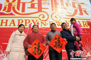 湖北一社区拍千人全家福定格邻里温情